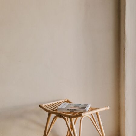 Sgabello basso in rattan Trevijon