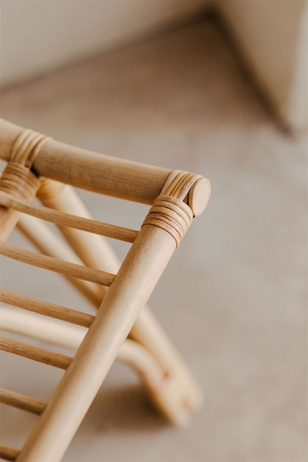 Sgabello basso in rattan Trevijon