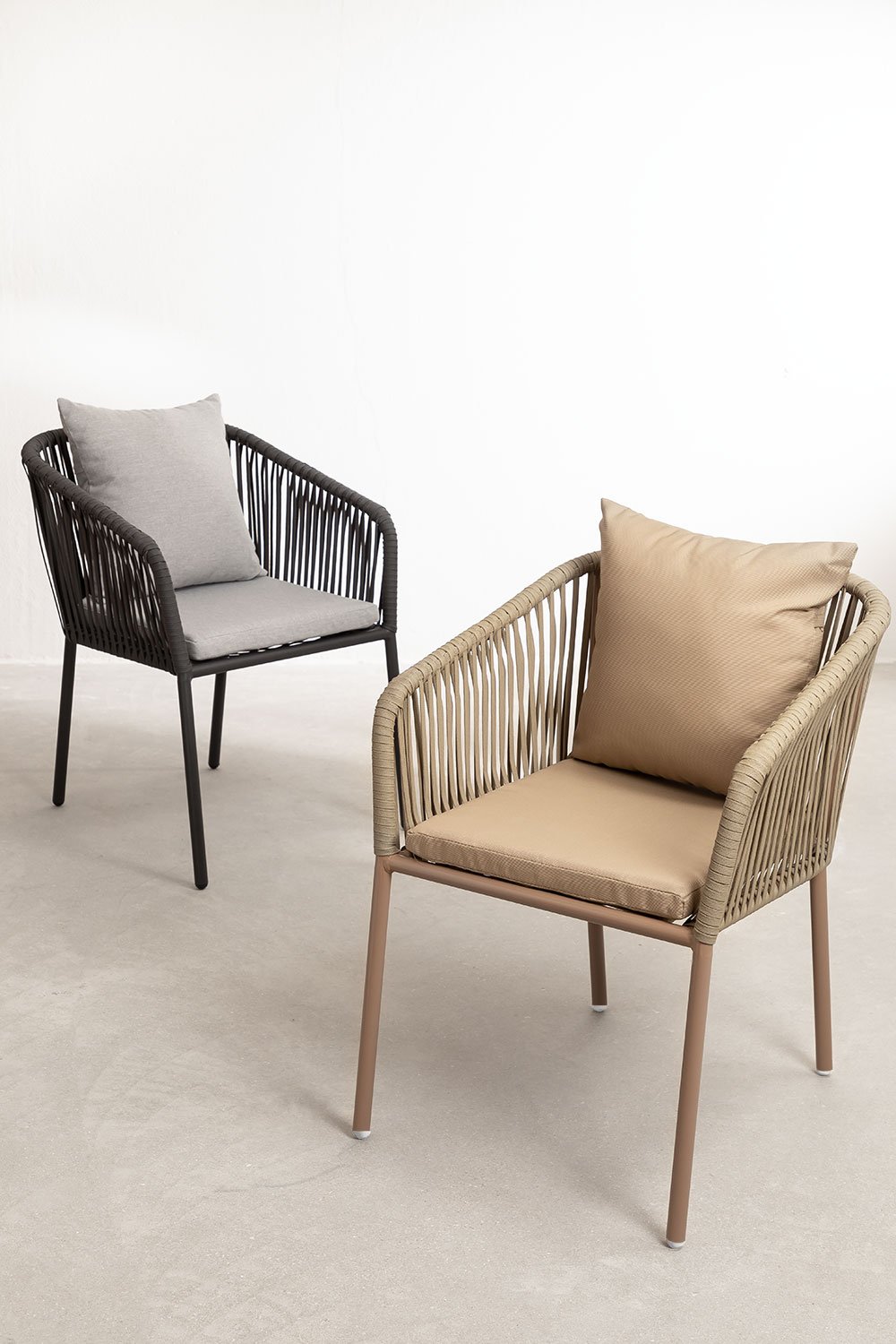 Confezione da 2 sedie da pranzo Arhiza Classic con braccioli in alluminio e corda intrecciata