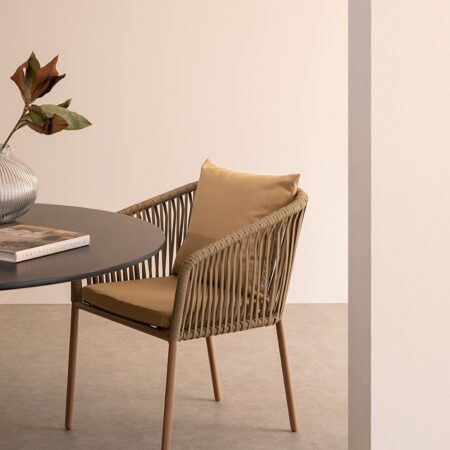 Confezione da 4 sedie da pranzo Arhiza Classic con braccioli in alluminio e corda intrecciata