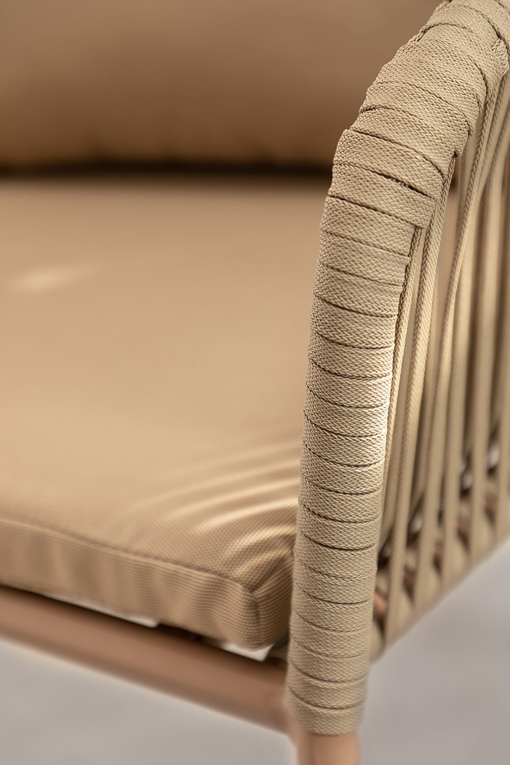Confezione da 4 sedie da pranzo Arhiza Classic con braccioli in alluminio e corda intrecciata