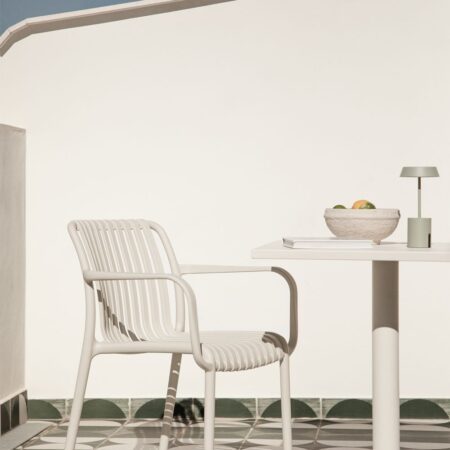 Sedia da giardino con braccioli Wendell