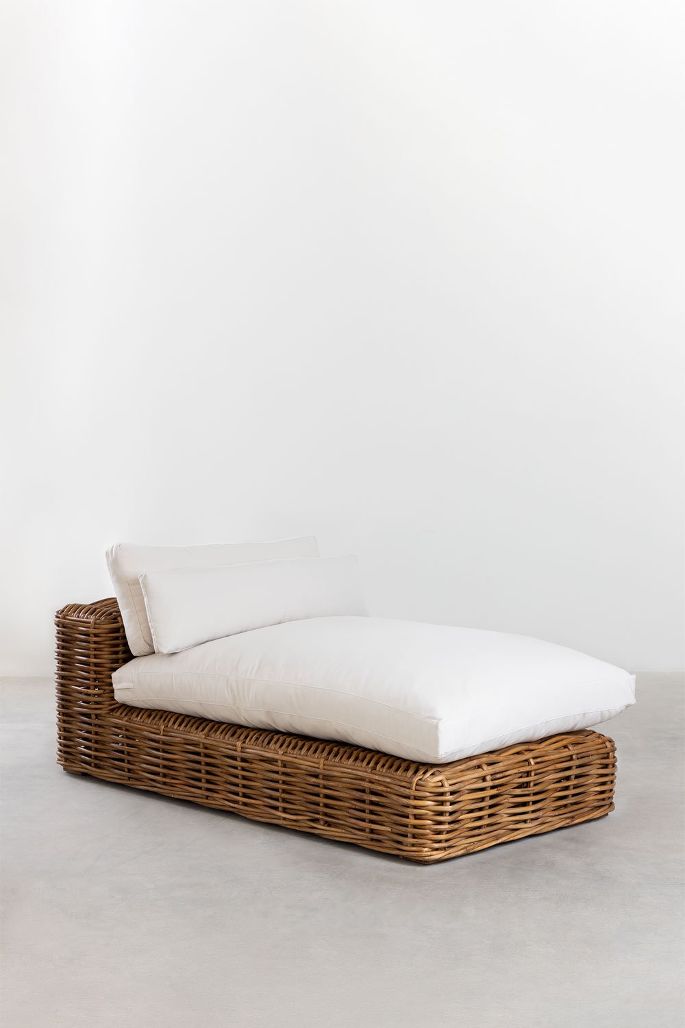 Divano componibile chaise longue sinistro 3 pezzi e pouf in rattan Milu
