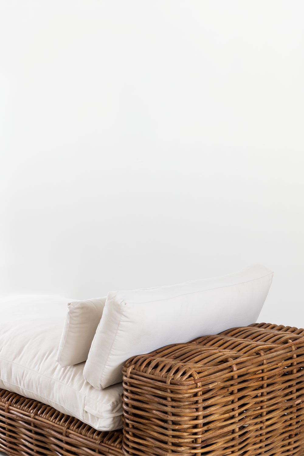 Divano componibile chaise longue sinistro 3 pezzi e pouf in rattan Milu
