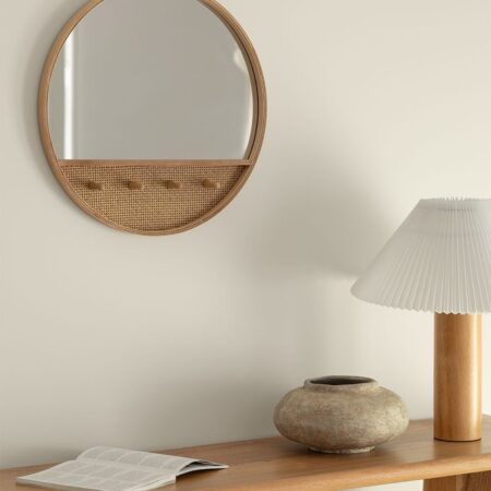 Specchio da parete rotondo con appendiabiti in legno Tinka