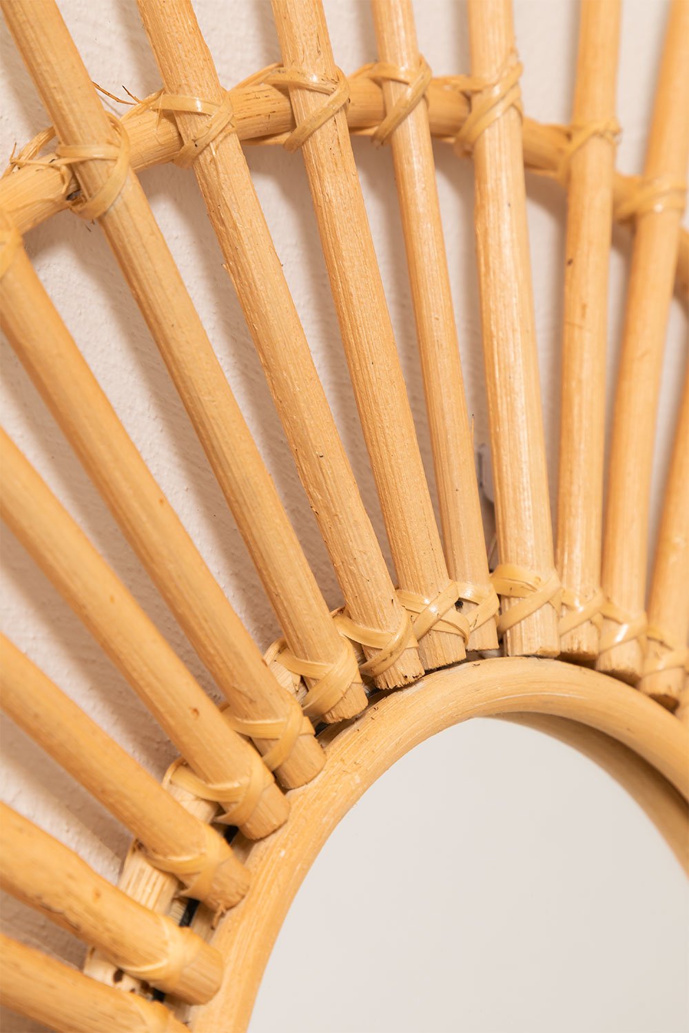 Specchio da parete rotondo in rattan (Ø60 cm) Beku