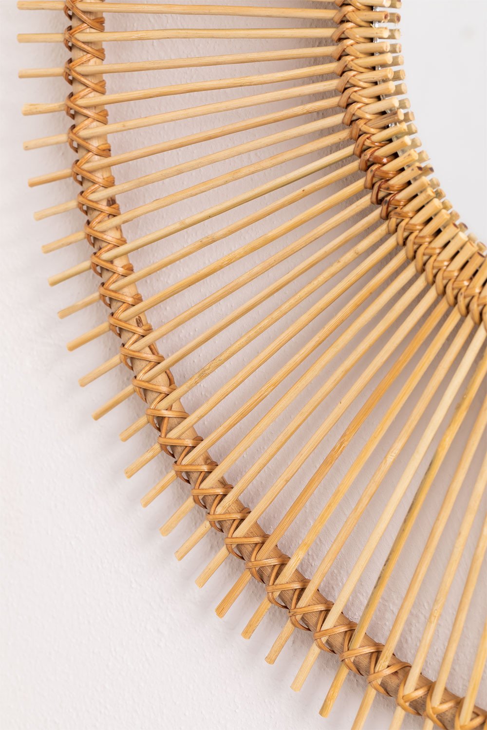 Specchio rotondo da parete in rattan Biok