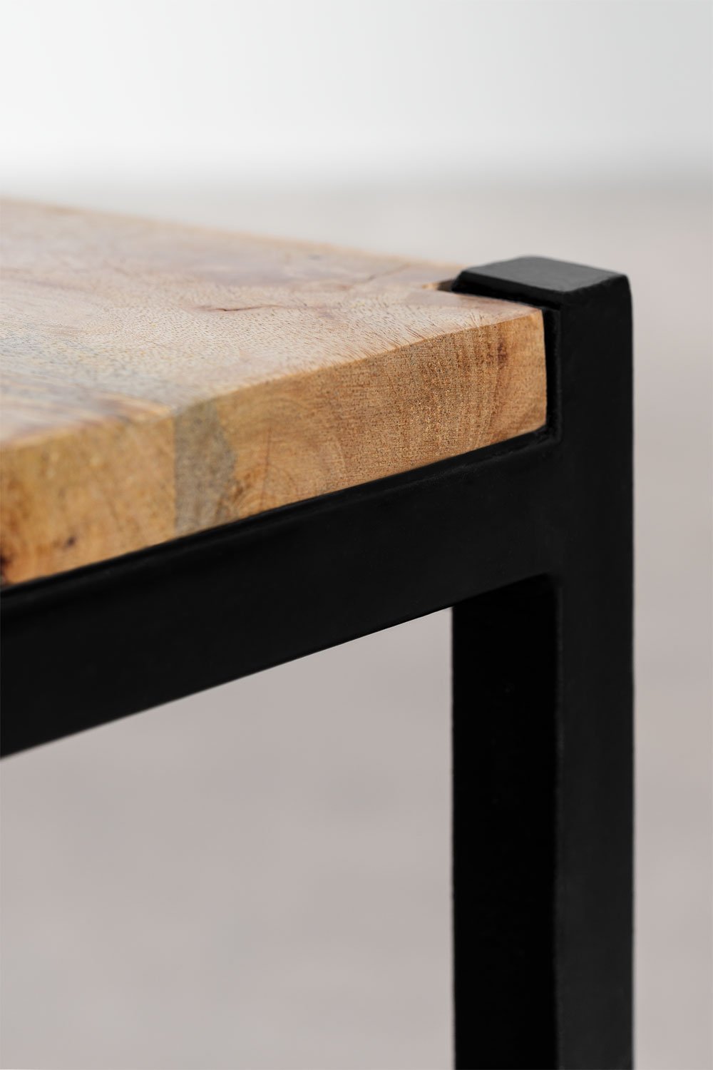 Tavolini impilabili quadrati in legno di mango Emet