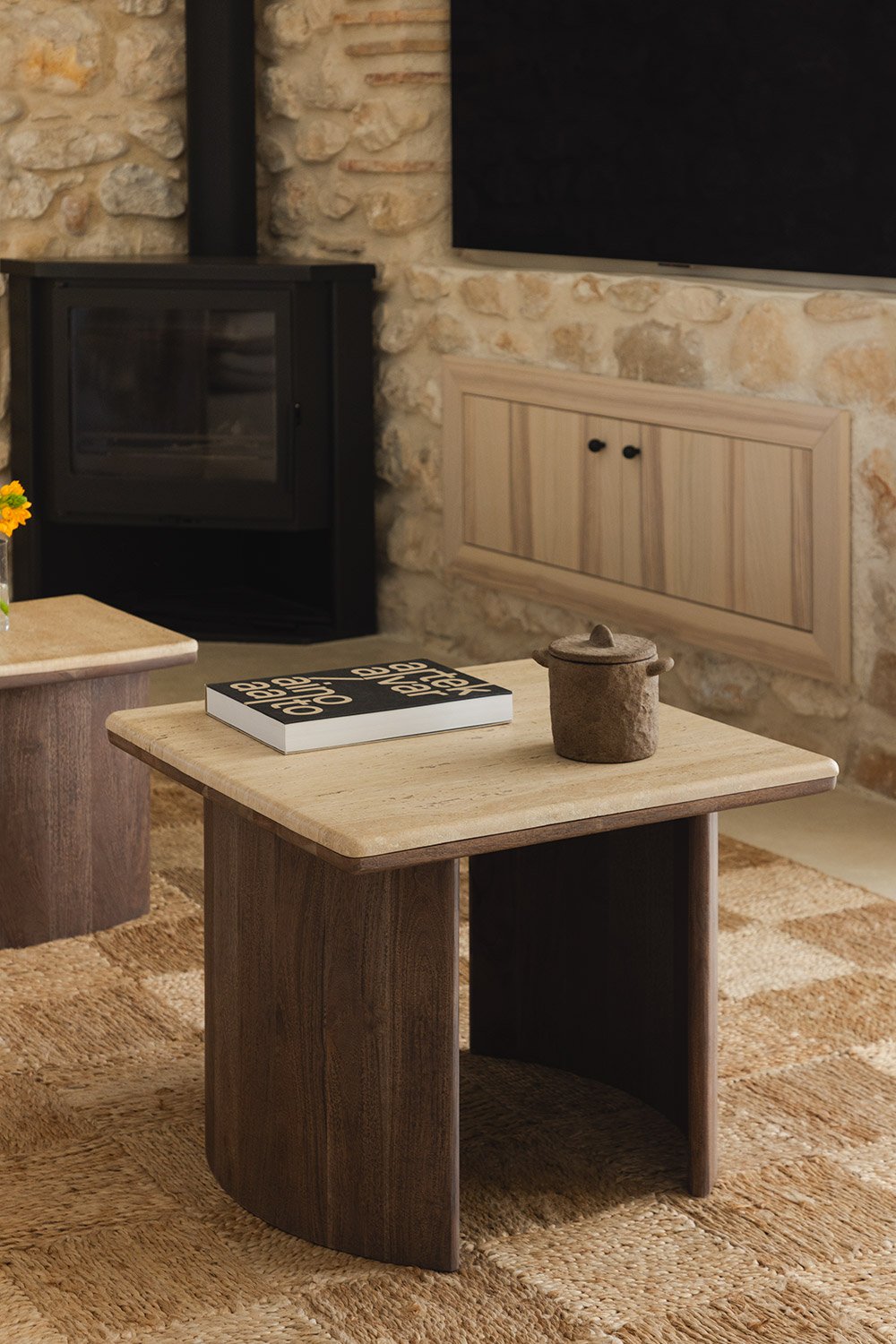 Tavolino Casilda in travertino e legno di acacia