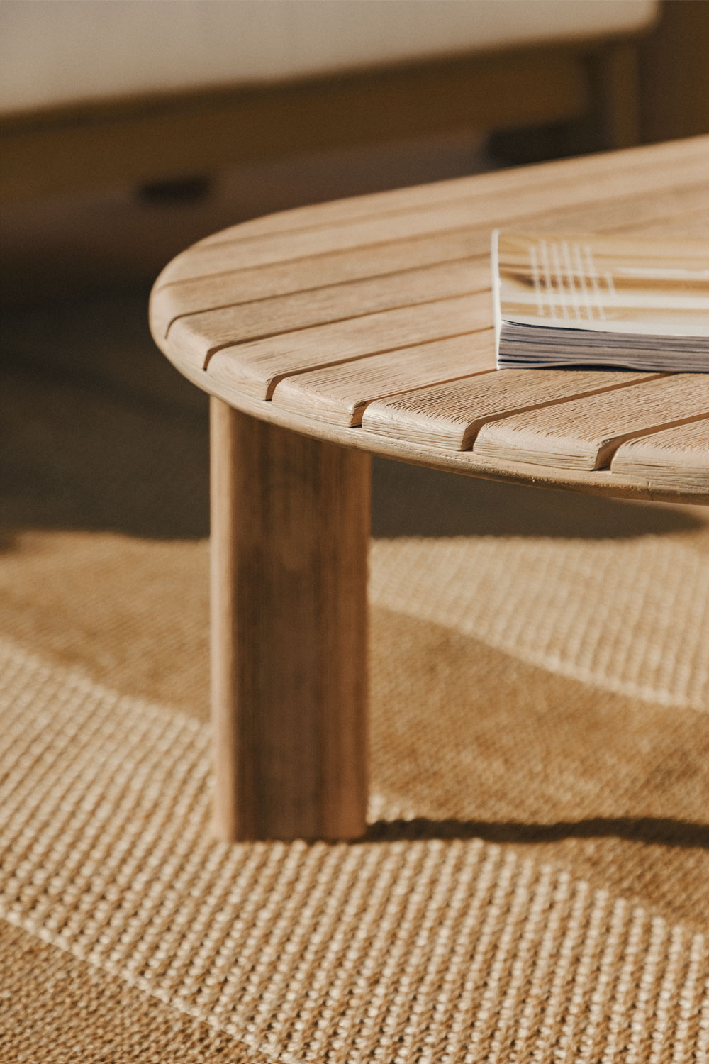Tavolino da giardino ovale 100x60 cm in legno di acacia Leilan