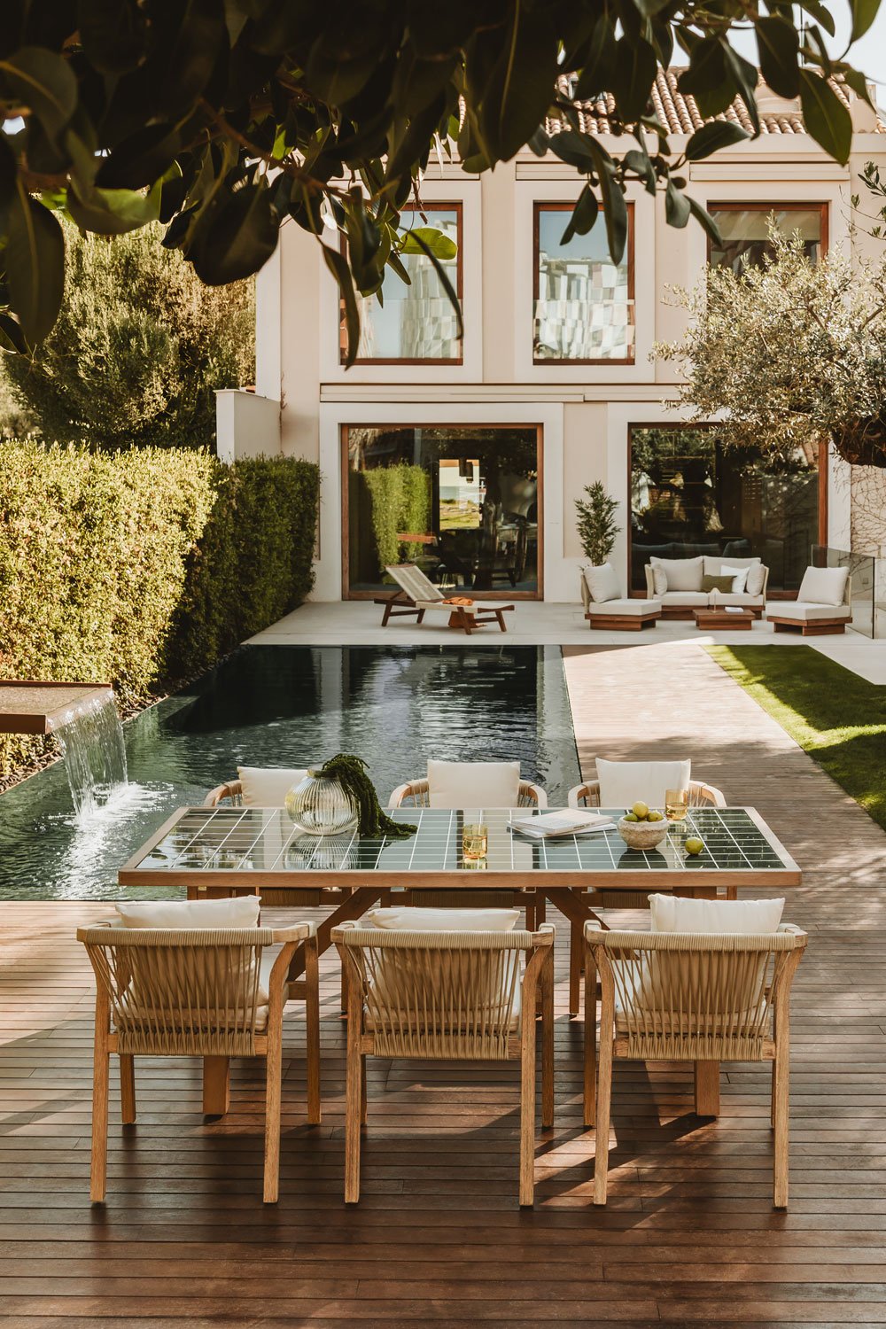 Tavolo da giardino rettangolare 200x100 cm in legno di acacia e piastrelle Dubai