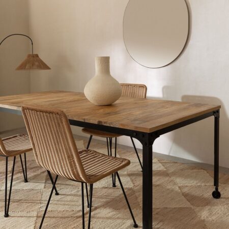 Tavolo da pranzo rettangolare con ruote in legno riciclato e acciaio (200x100 cm) Nika