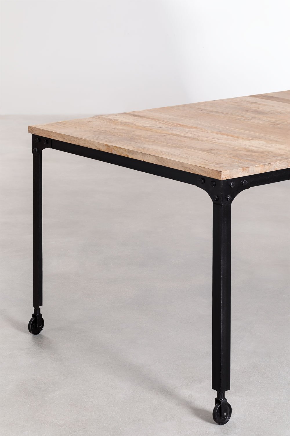 Tavolo da pranzo rettangolare con ruote in legno riciclato e acciaio (200x100 cm) Nika