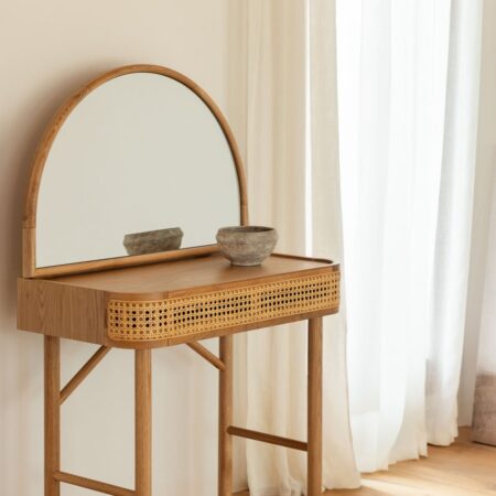 Toeletta impiallacciata in rovere con specchio Edwina