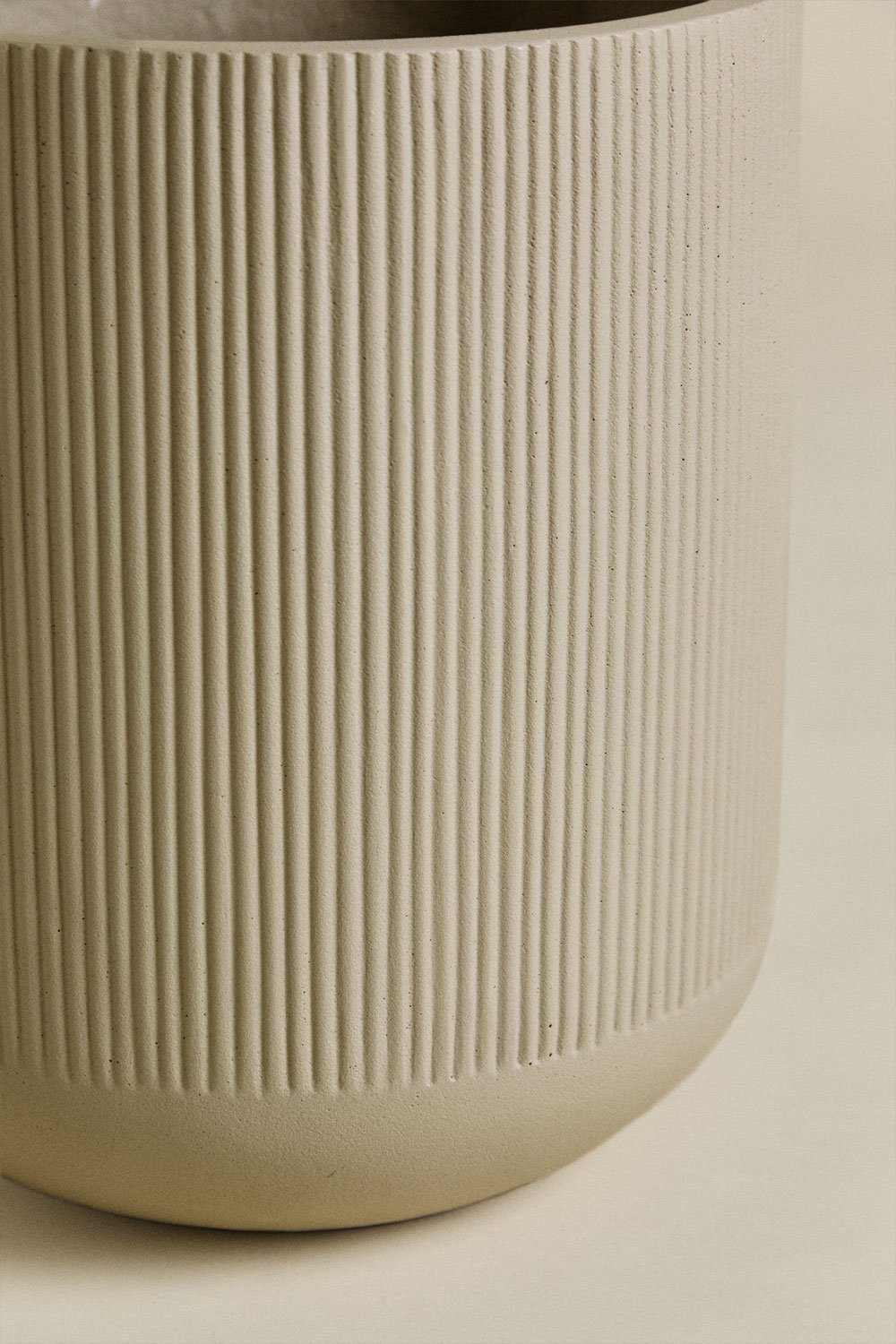 Vaso in polystone Raiden