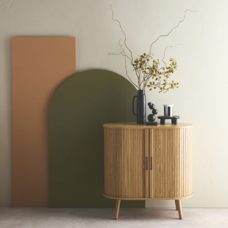 Credenza con ante scorrevoli e ripiano