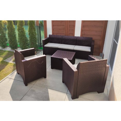 Bica set salotto Nebraska 3 da giardino in resina marrone effetto polirattan composto da divano due poltrone con cuscini e un tavolino da esterno e interno