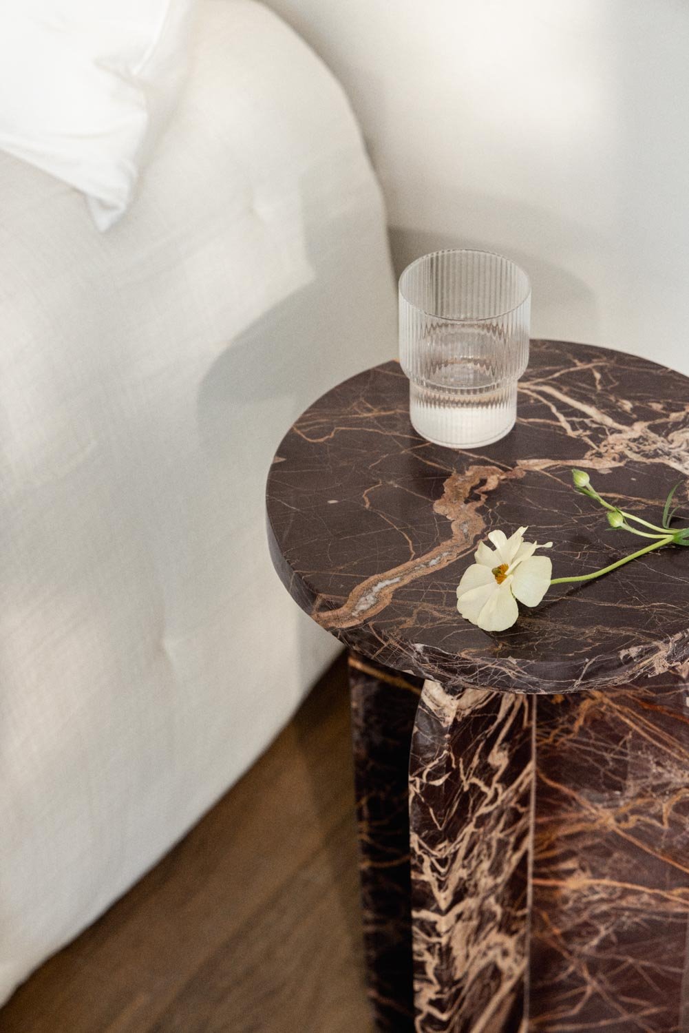 Comodino rotondo Ø30 cm in marmo Graham