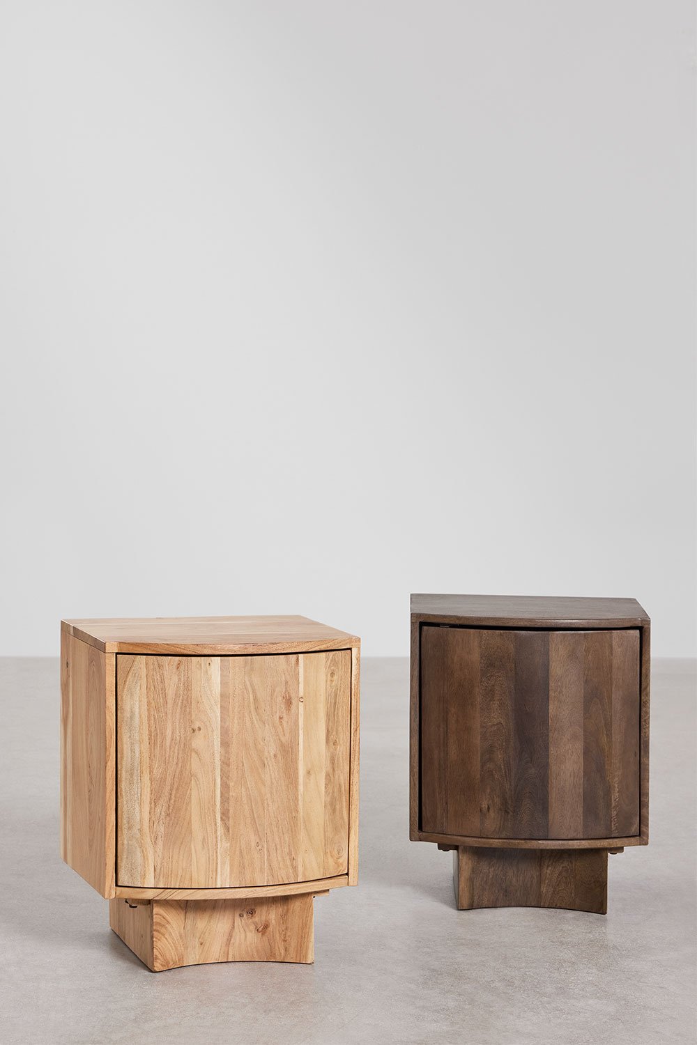 Confezione da 2 comodini 40x35 cm in legno Atlanta