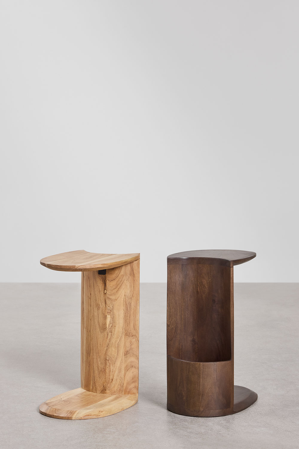 Confezione da 2 comodini 45x30 cm in legno Kenoly