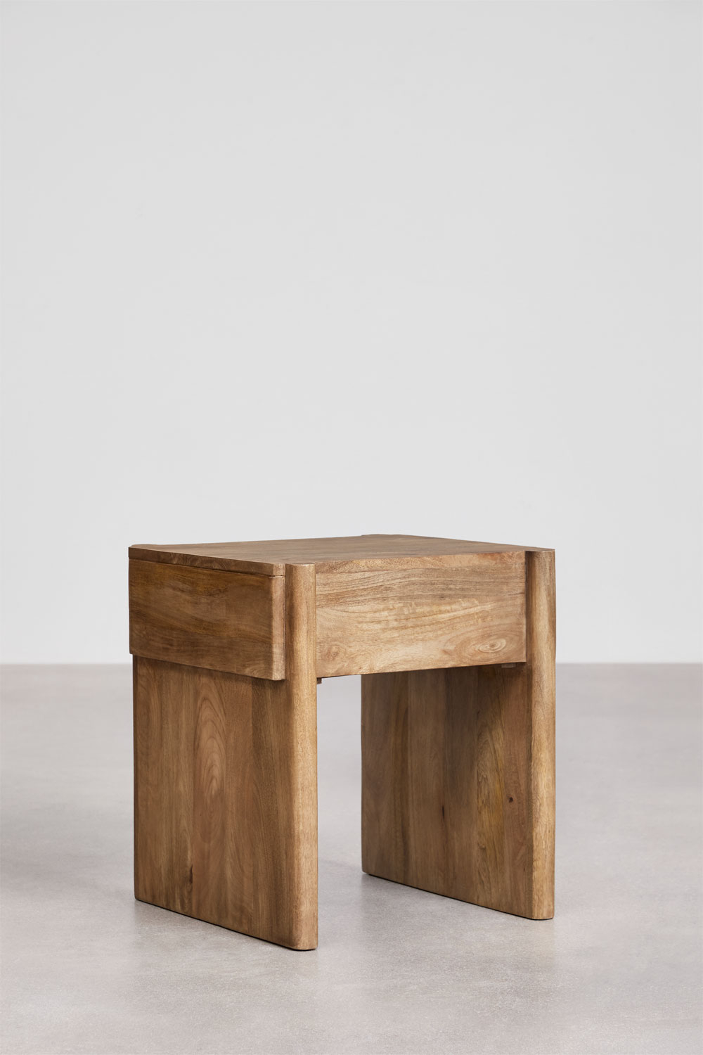 Confezione da 2 comodini 45x45 cm in legno di mango Antonela