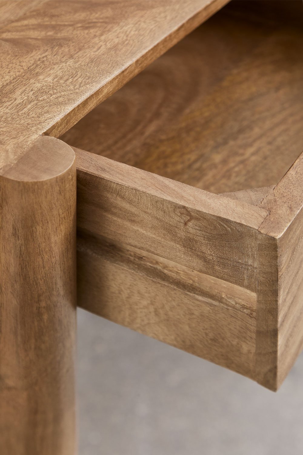 Confezione da 2 comodini 45x45 cm in legno di mango Antonela