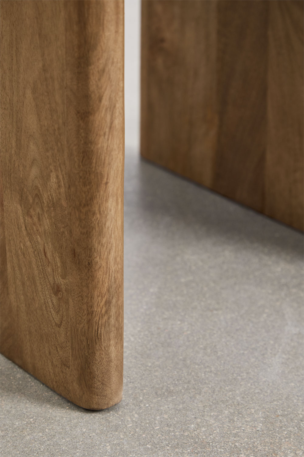 Confezione da 2 comodini 45x45 cm in legno di mango Antonela