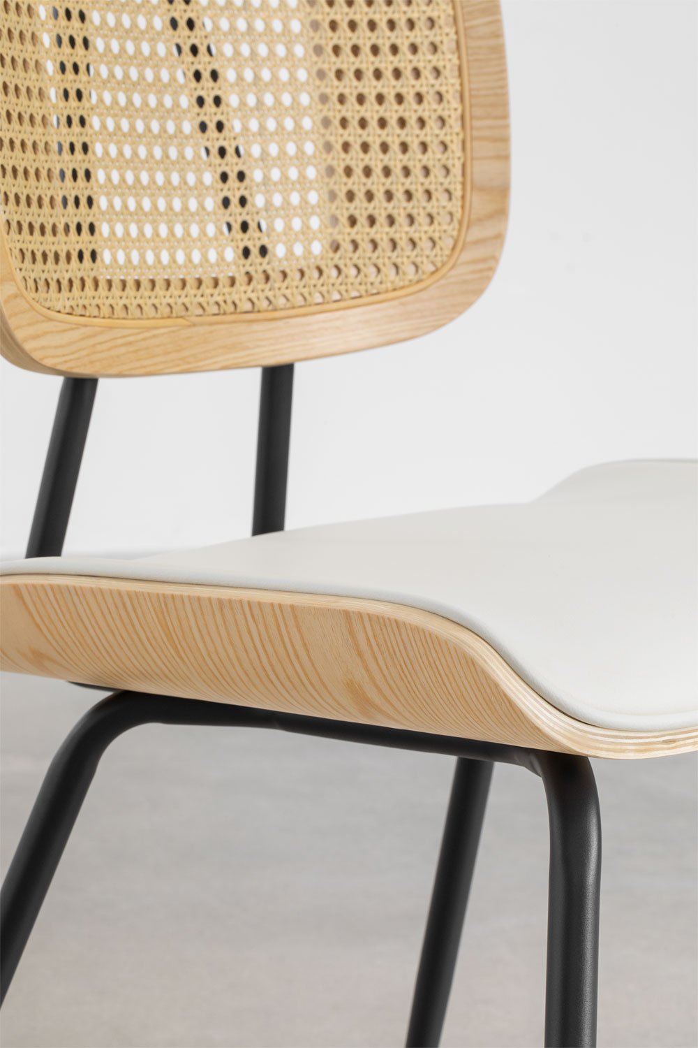 Confezione da 4 sgabelli alti in legno, rattan e similpelle Raysa