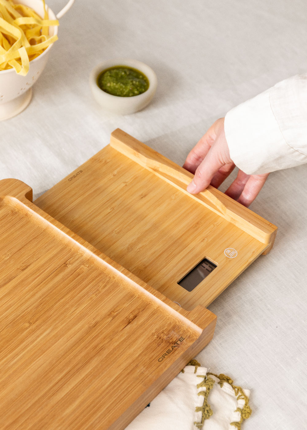 CREATE - BOARD SCALE BAMBOO - Tagliere da cucina con bilancia integrata