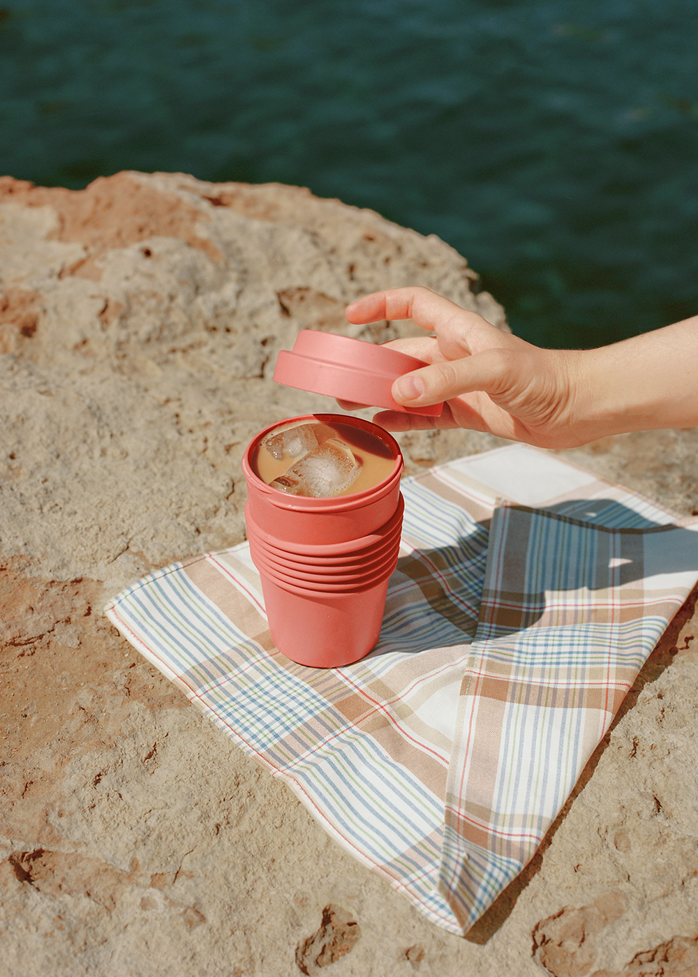 CREATE - KITCHENWARE OUTDOOR ECO - Bicchiere con coperchio per caffè in materiale riciclato