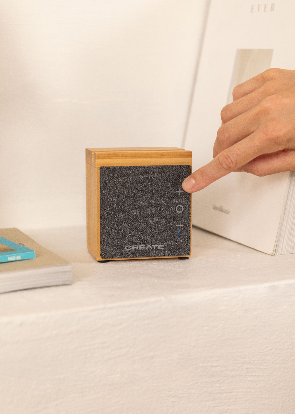 CREATE - SPEAKER MINI PRO BAMBOO - Altoparlante Speaker Bluetooth in bambù con supporto per smartphone