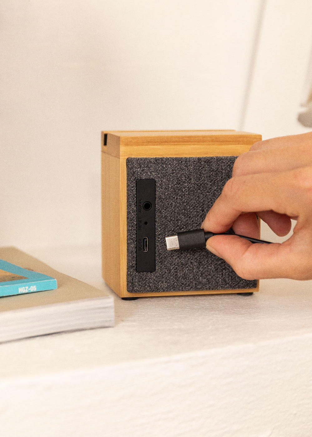 CREATE - SPEAKER MINI PRO BAMBOO - Altoparlante Speaker Bluetooth in bambù con supporto per smartphone