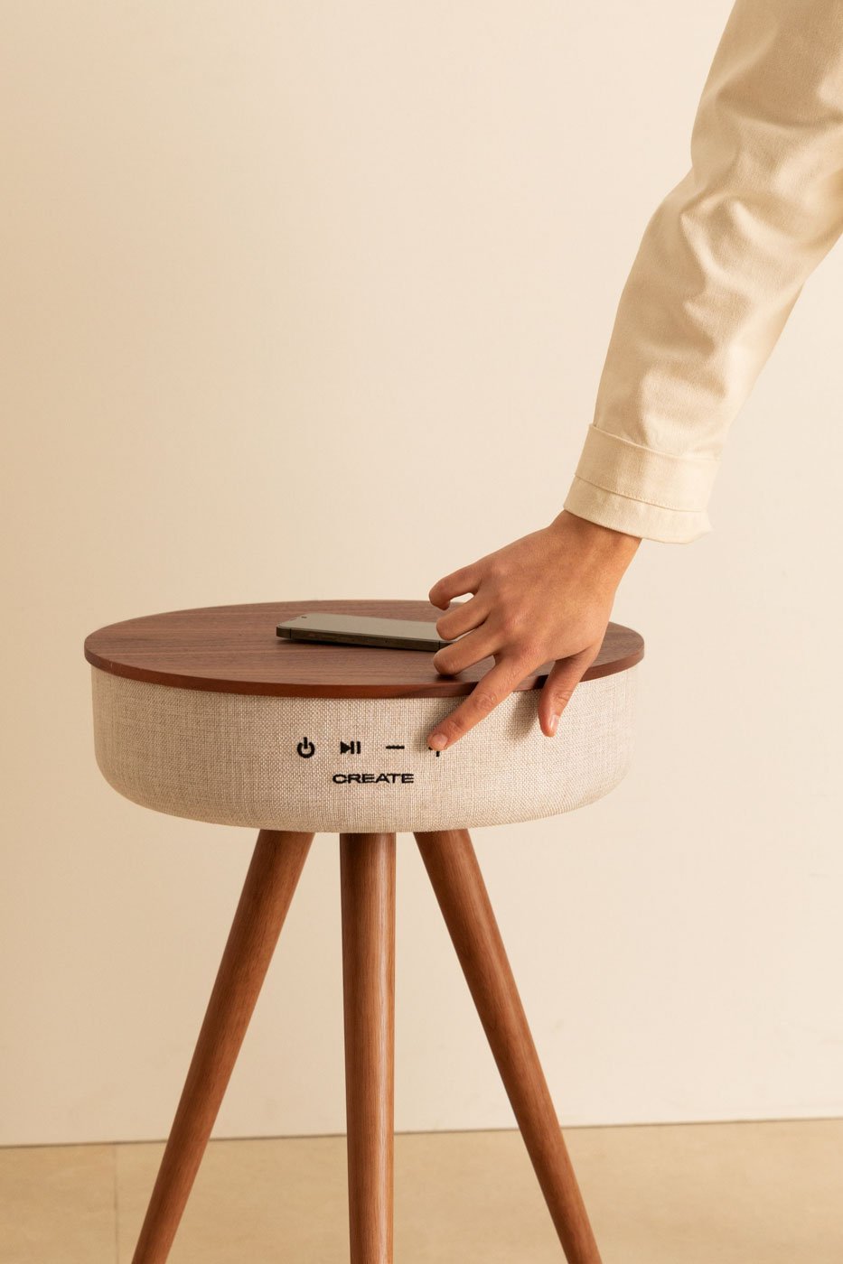 CREATE - SPEAKER TABLE 360 - Tavolo speaker con suono omnidirezionale a 360°, bluetooth e caricatore wireless