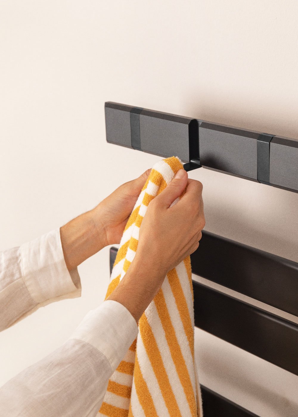 CREATE - WARM TOWEL MODERN - Scaldasalviette elettrico da parete