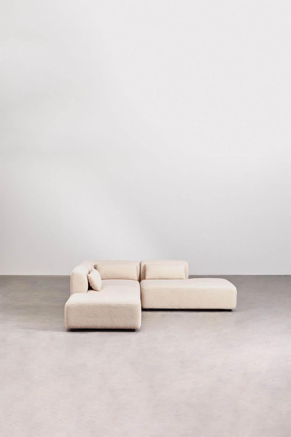 Divano angolare componibile in 3 pezzi con chaise longue destra e pouf Fogler