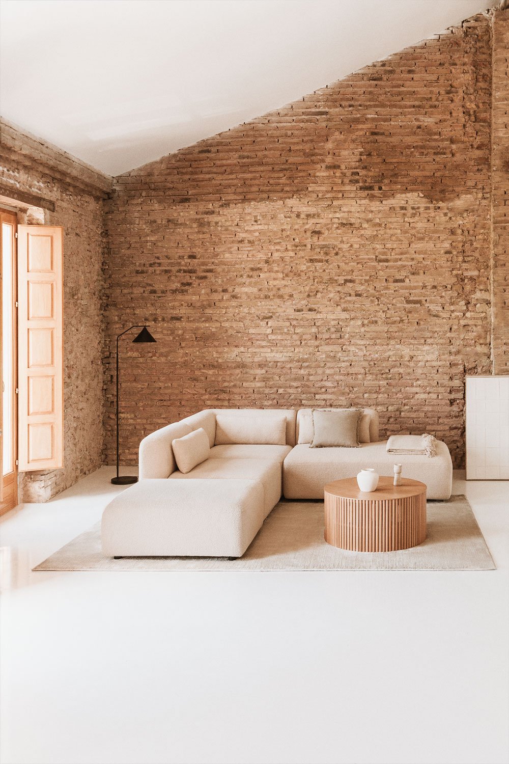 Divano angolare componibile in 3 pezzi con chaise longue destra e pouf Fogler