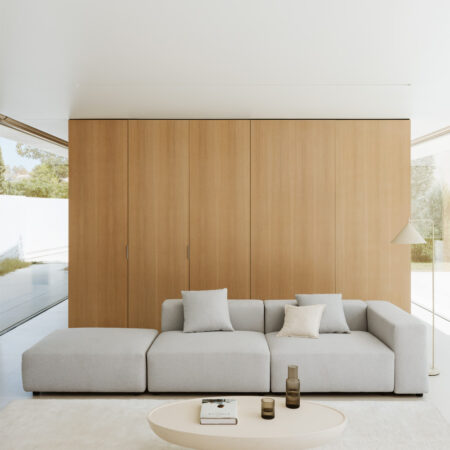 Divano modulare angolare destro a 2 pezzi con bracciolo alto e pouf (â†”ï¸Ž345 cm) Bruna