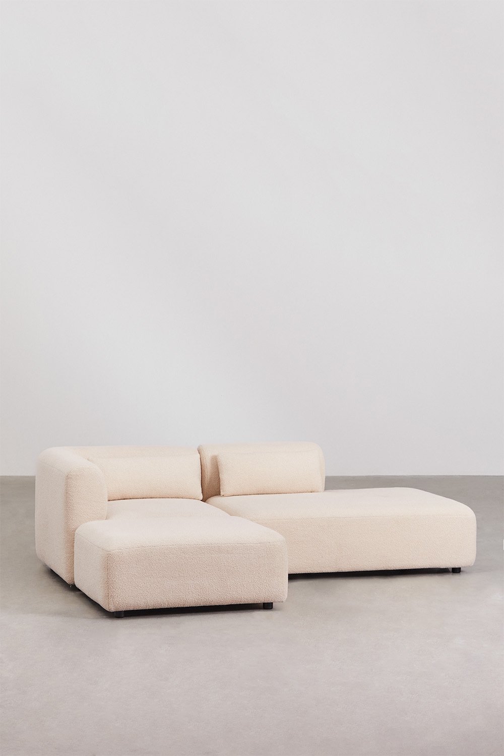 Divano componibile angolare in 2 pezzi con chaise longue destra e pouf Fogler