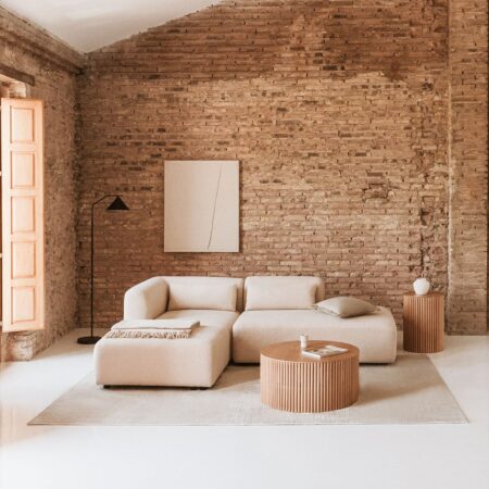 Divano componibile angolare in 2 pezzi con chaise longue destra e pouf Fogler
