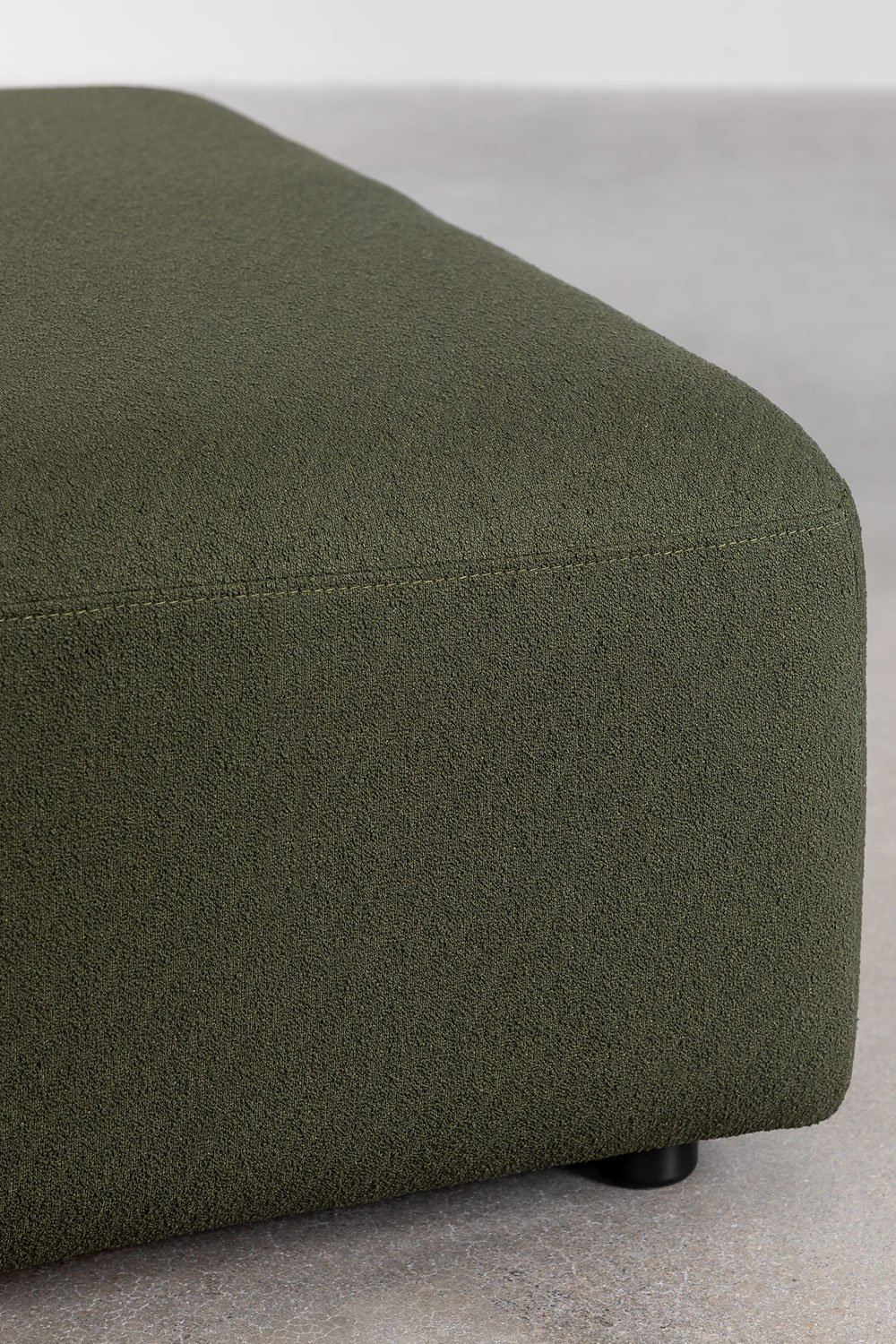 Divano componibile angolare in 4 pezzi con chaise longue destra e pouf Fogler