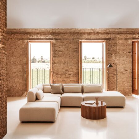 Divano componibile angolare in 4 pezzi con chaise longue destra e pouf Fogler