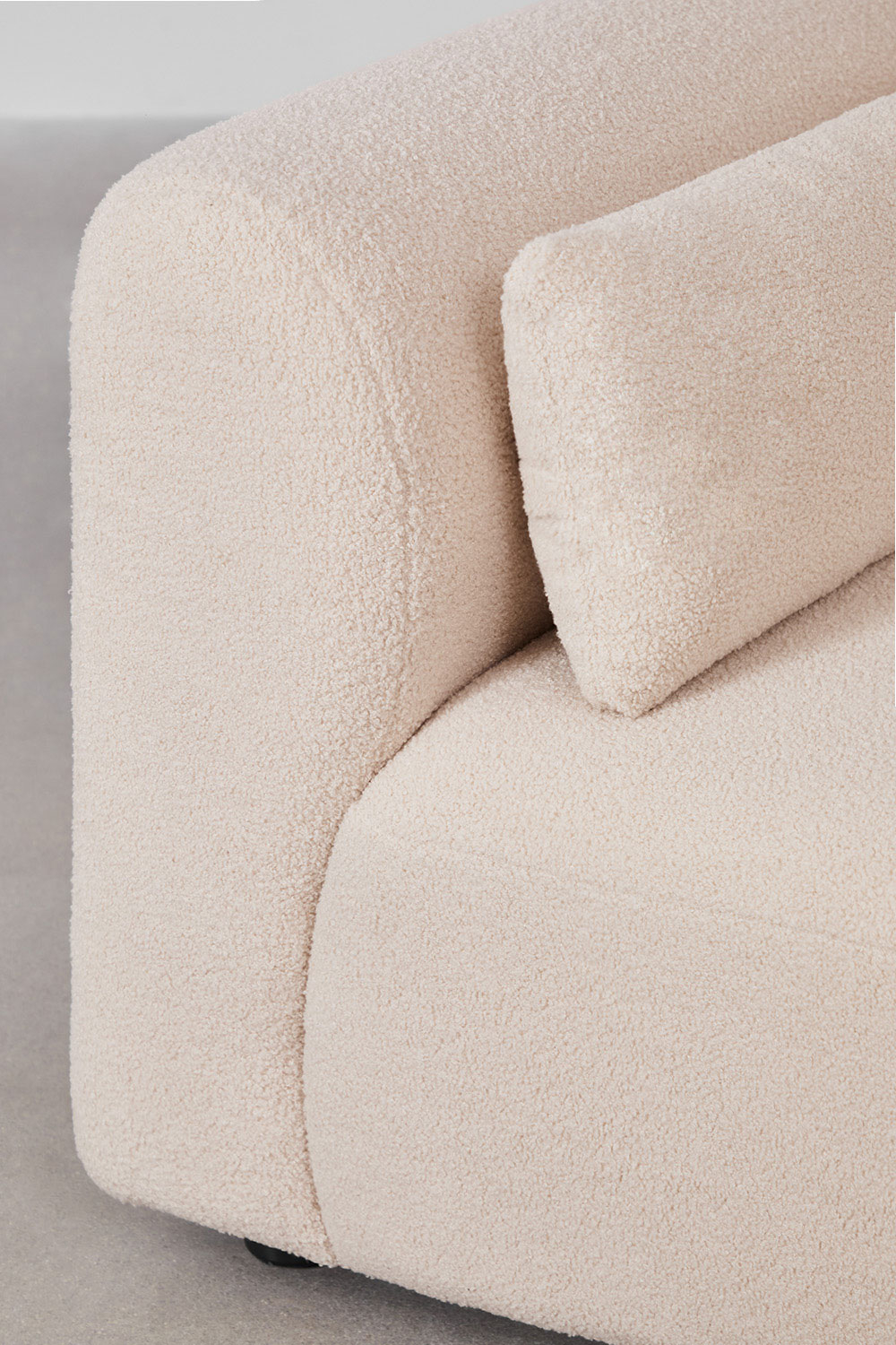 Divano componibile angolare in 4 pezzi con chaise longue destra e pouf Fogler