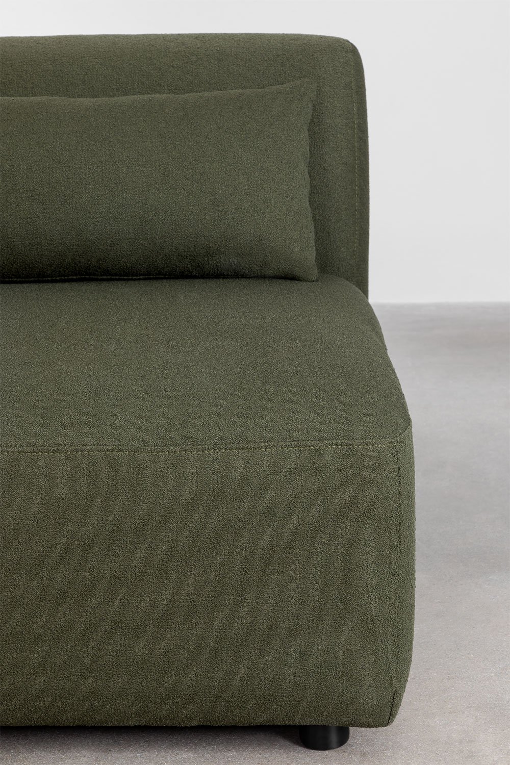 Divano componibile angolare in 4 pezzi con chaise longue destra e pouf Fogler