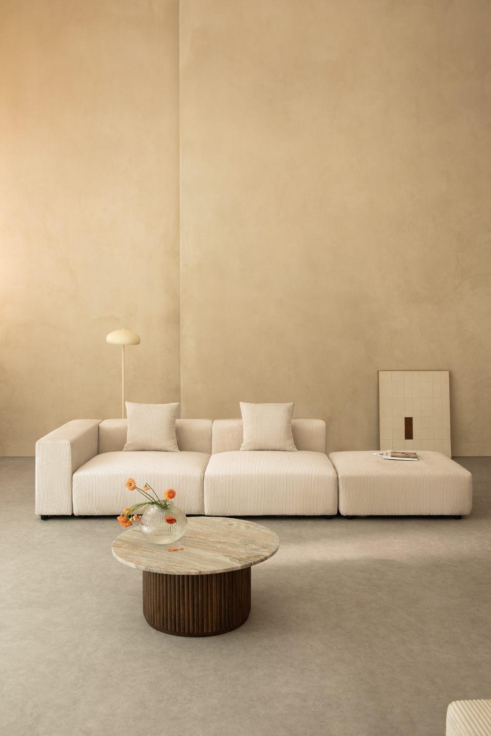 Divano modulare angolare sinistro a 2 pezzi con bracciolo alto e pouf (â†”ï¸Ž345 cm) Bruna