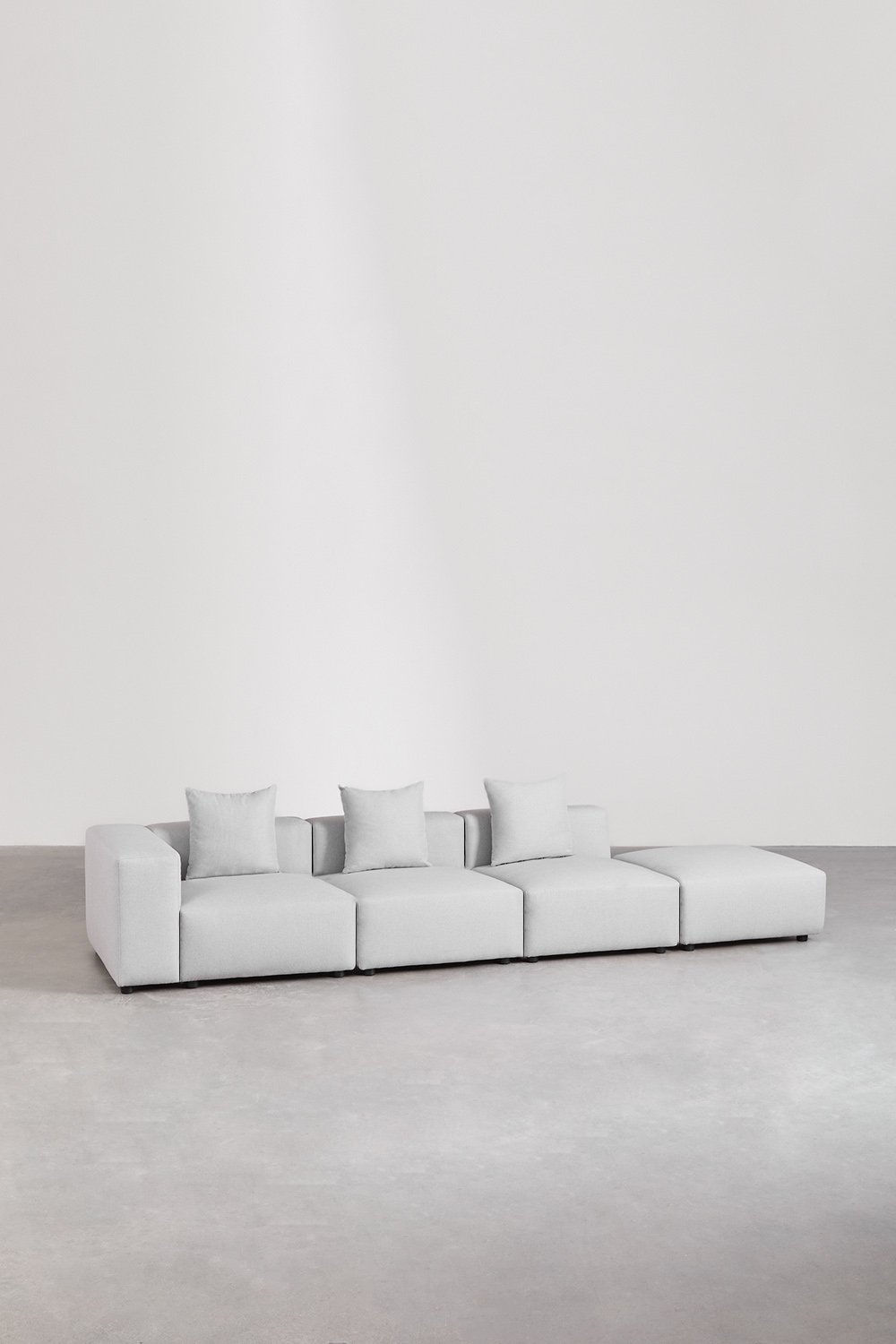 Sofà modulare angolare sinistro a 3 pezzi con bracciolo alto e pouf (↔︎370 cm) Bruna