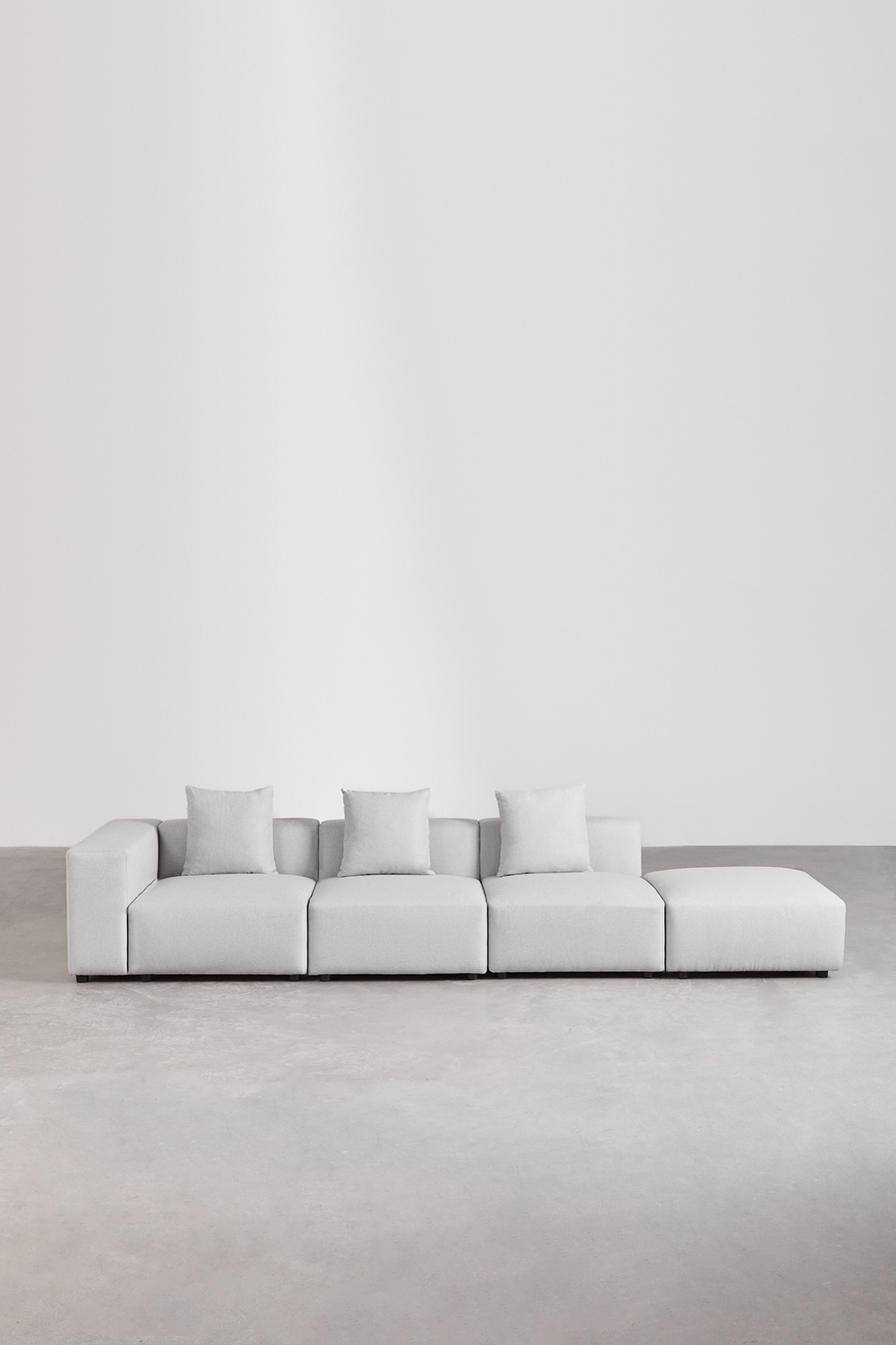 Sofà modulare angolare sinistro a 3 pezzi con bracciolo alto e pouf (↔︎370 cm) Bruna