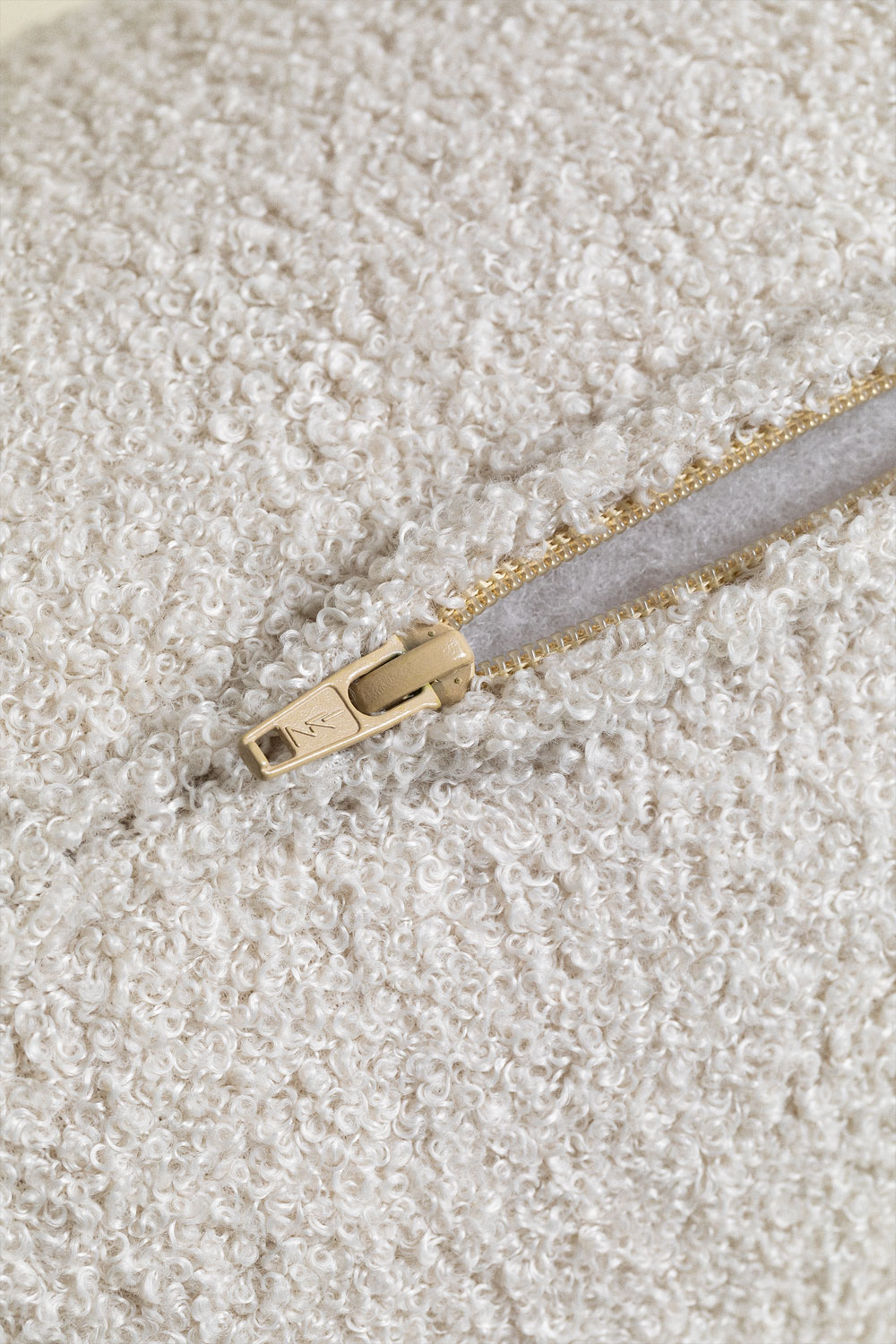 Divano componibile angolare sinistro in 3 pezzi con pouf triangolare in shearling Borjan