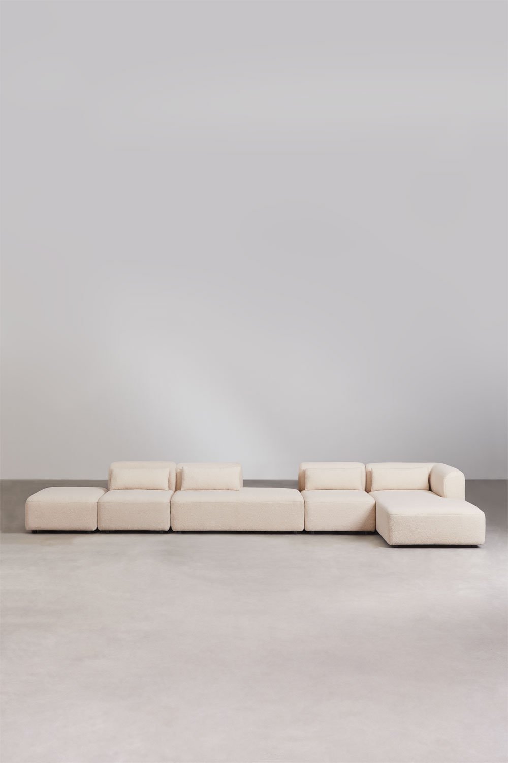 Divano componibile chaise longue angolare destro in 4 pezzi con chaise e puff Fogler