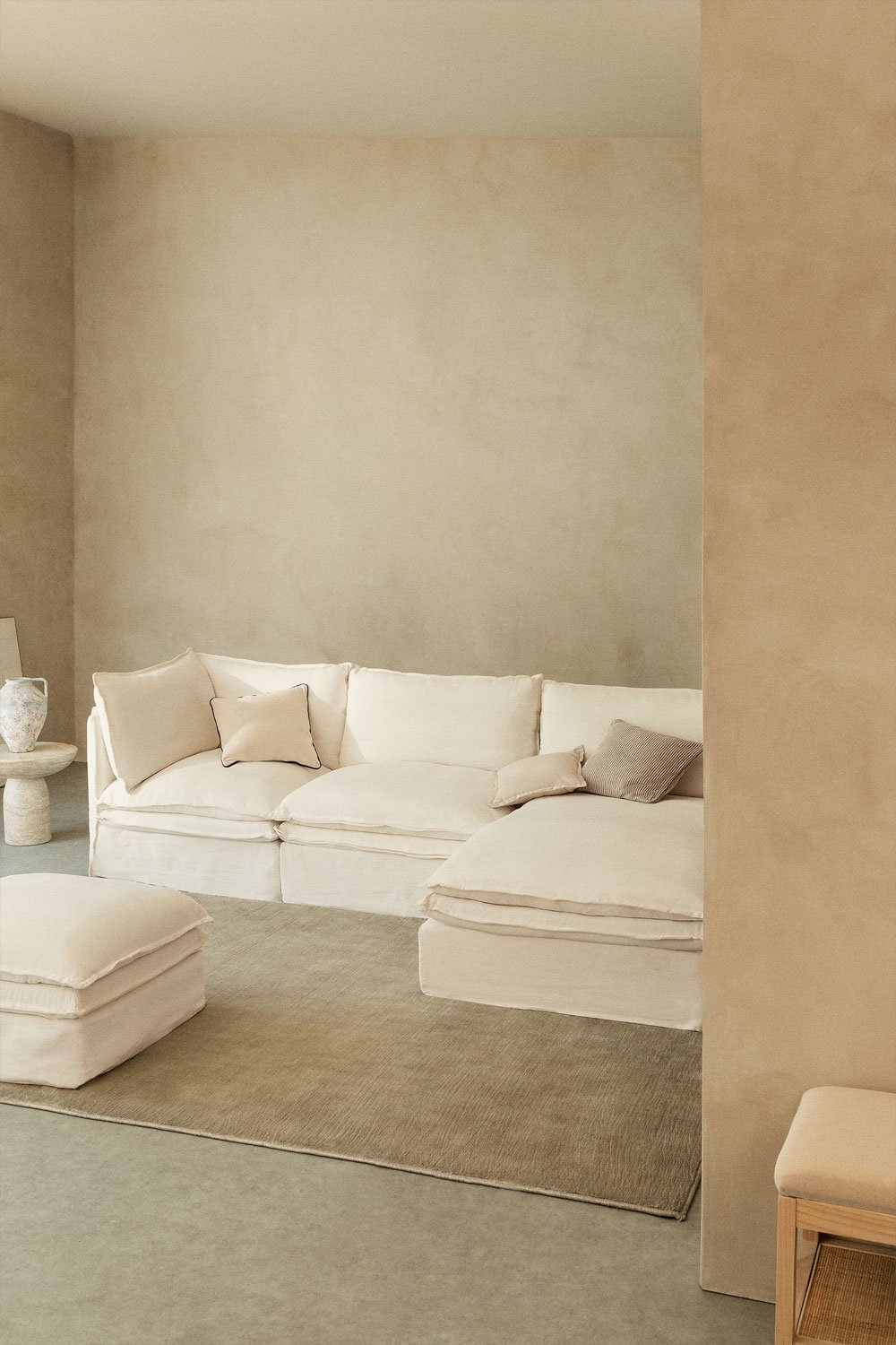 Divano componibile con chaise longue e pouf Grace in lino e cotone in 3 pezzi