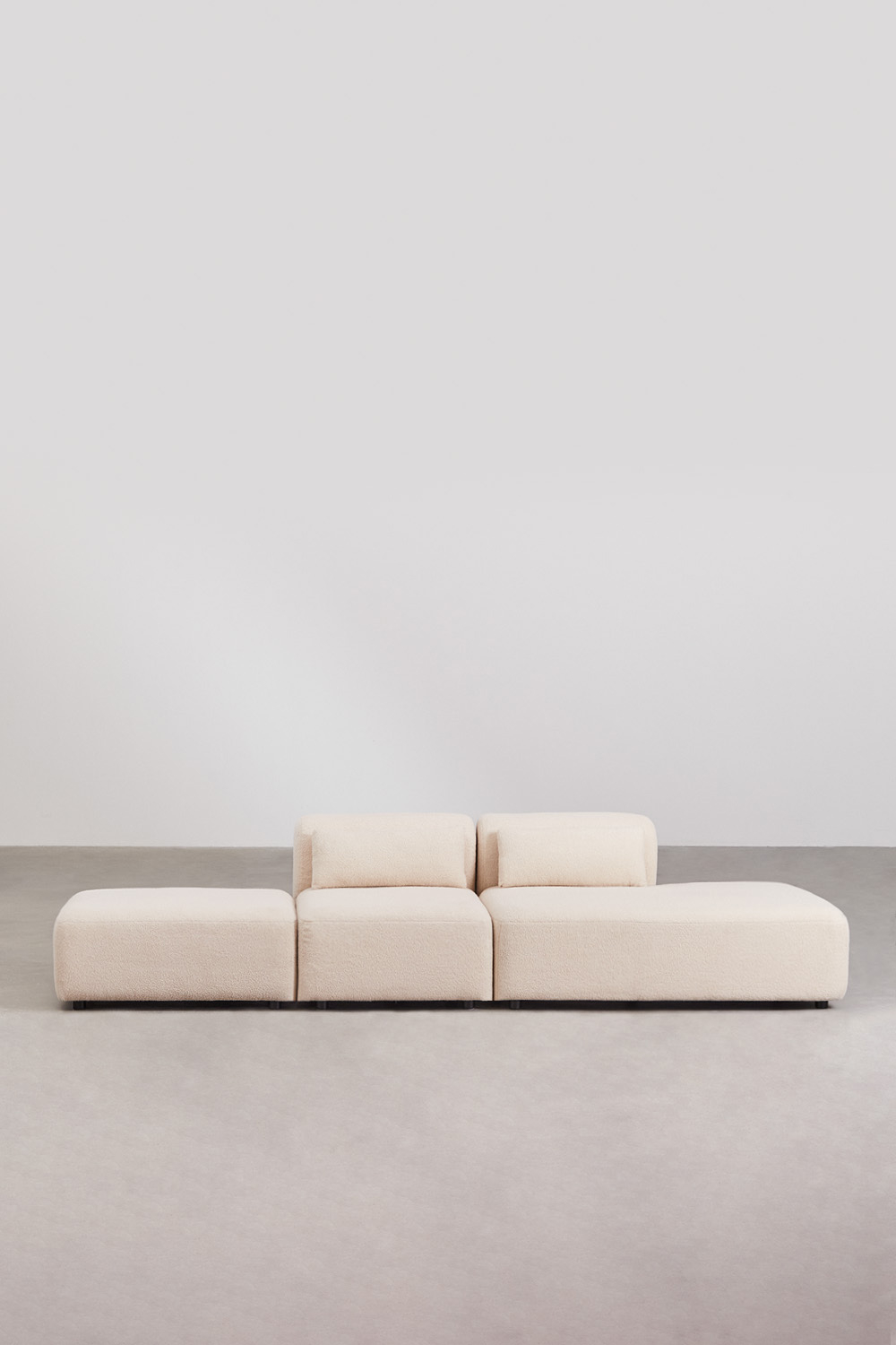 Divano componibile in 2 pezzi con chaise longue destra e pouf Fogler